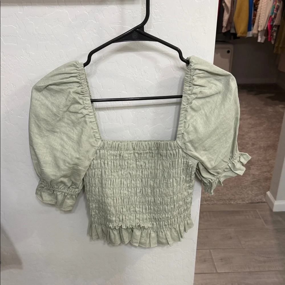 Alter’d State Smocked Puff Sleeve Crop Top - Sage Green small - Picture 1 of 4